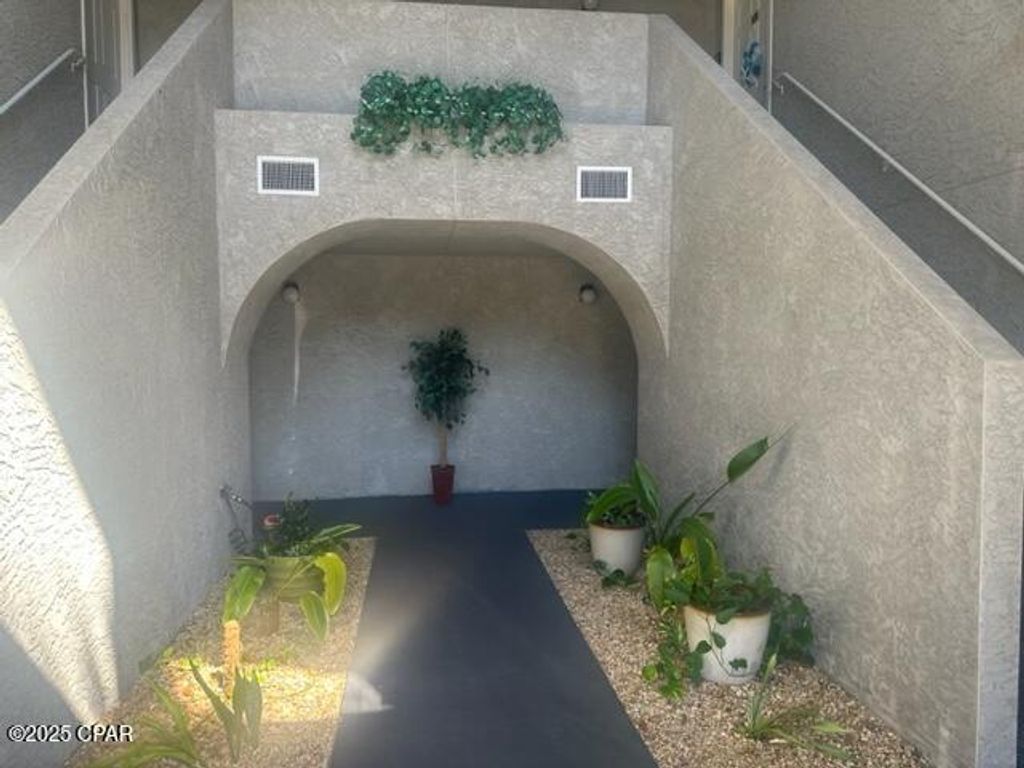 listing image 0