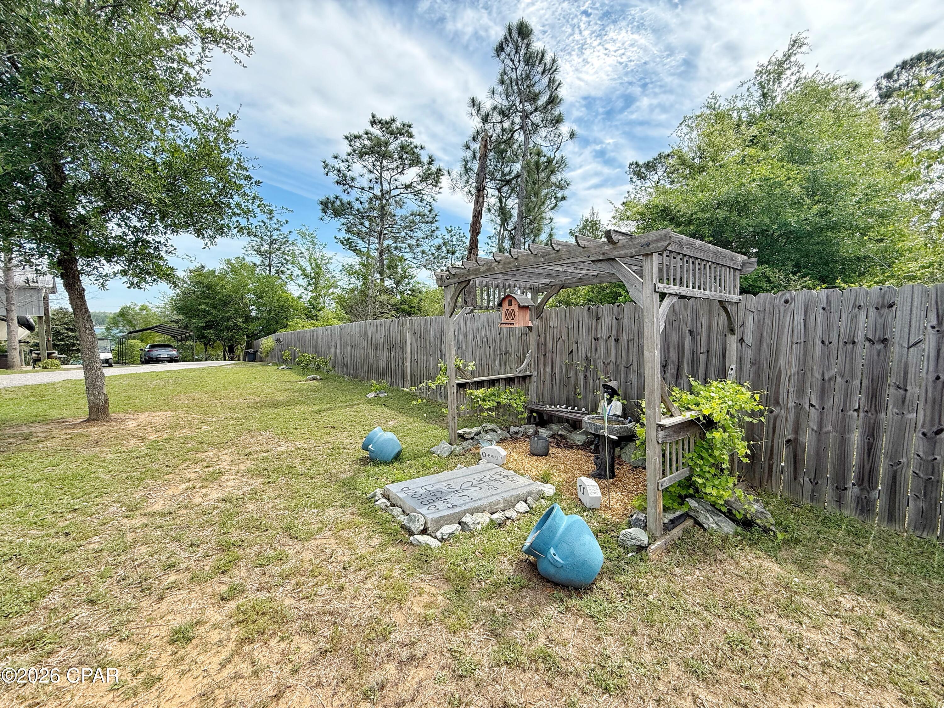 Shortline Lake Est - Land