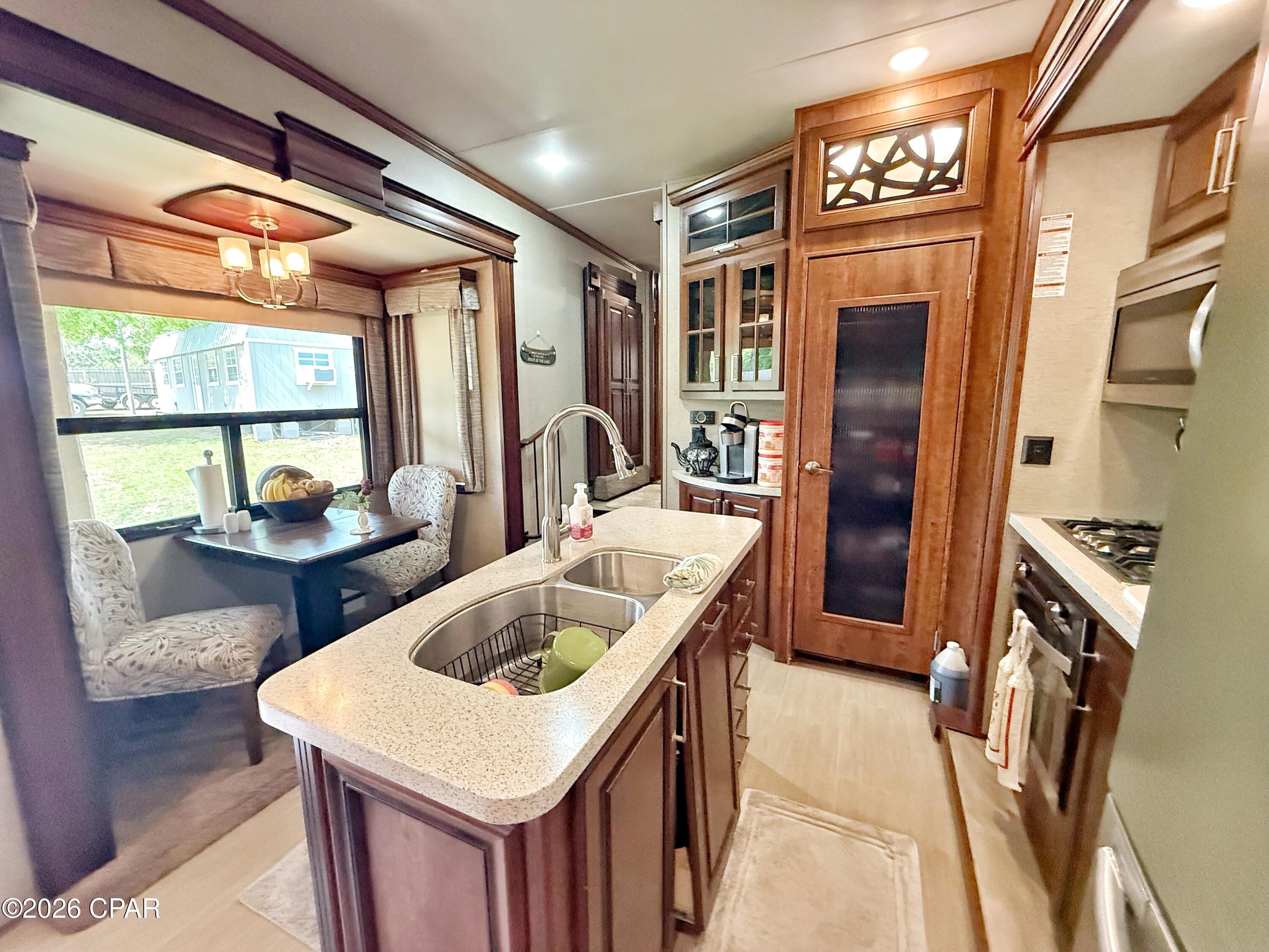 Shortline Lake Est - Land