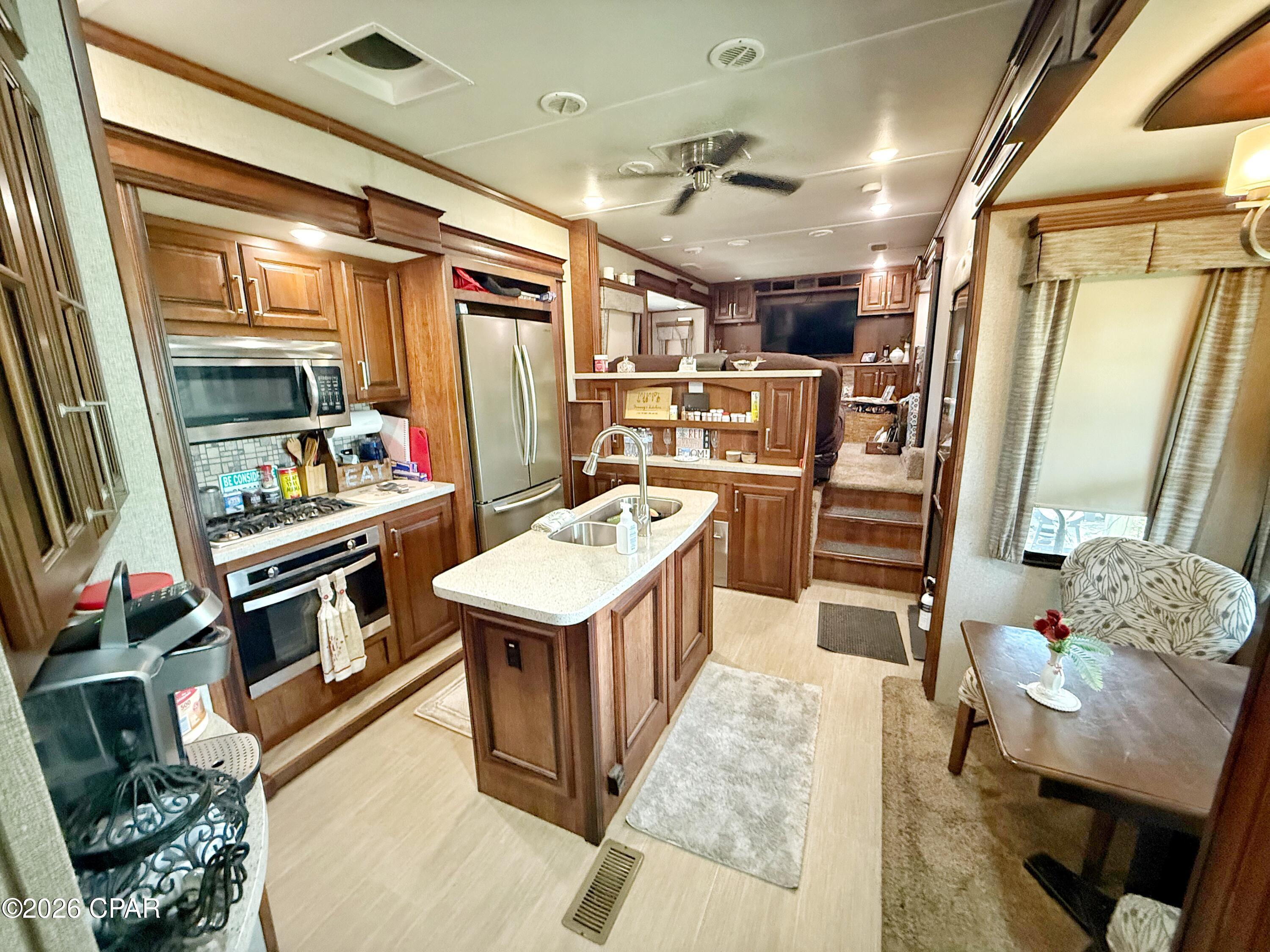 Shortline Lake Est - Land