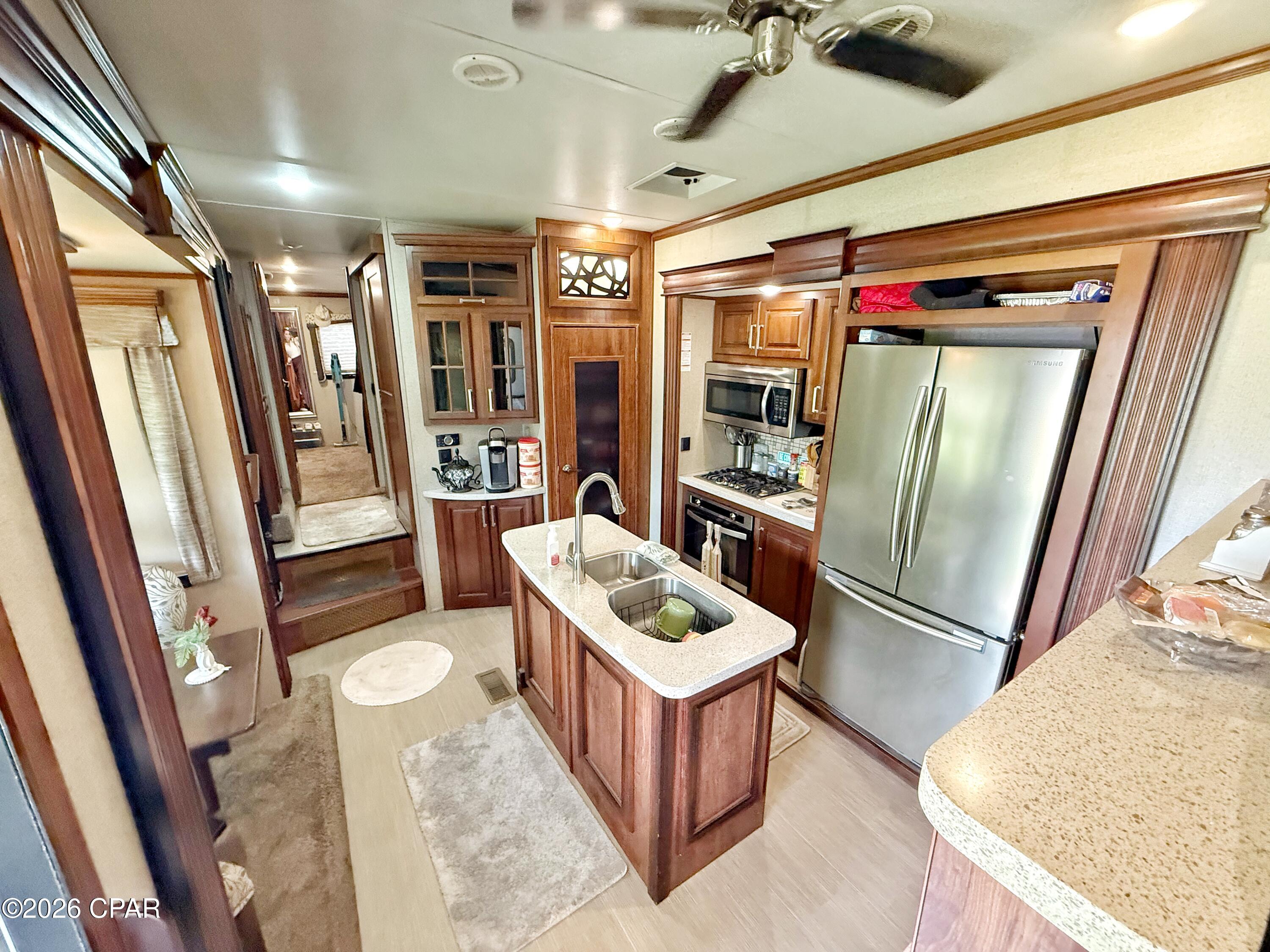 Shortline Lake Est - Land