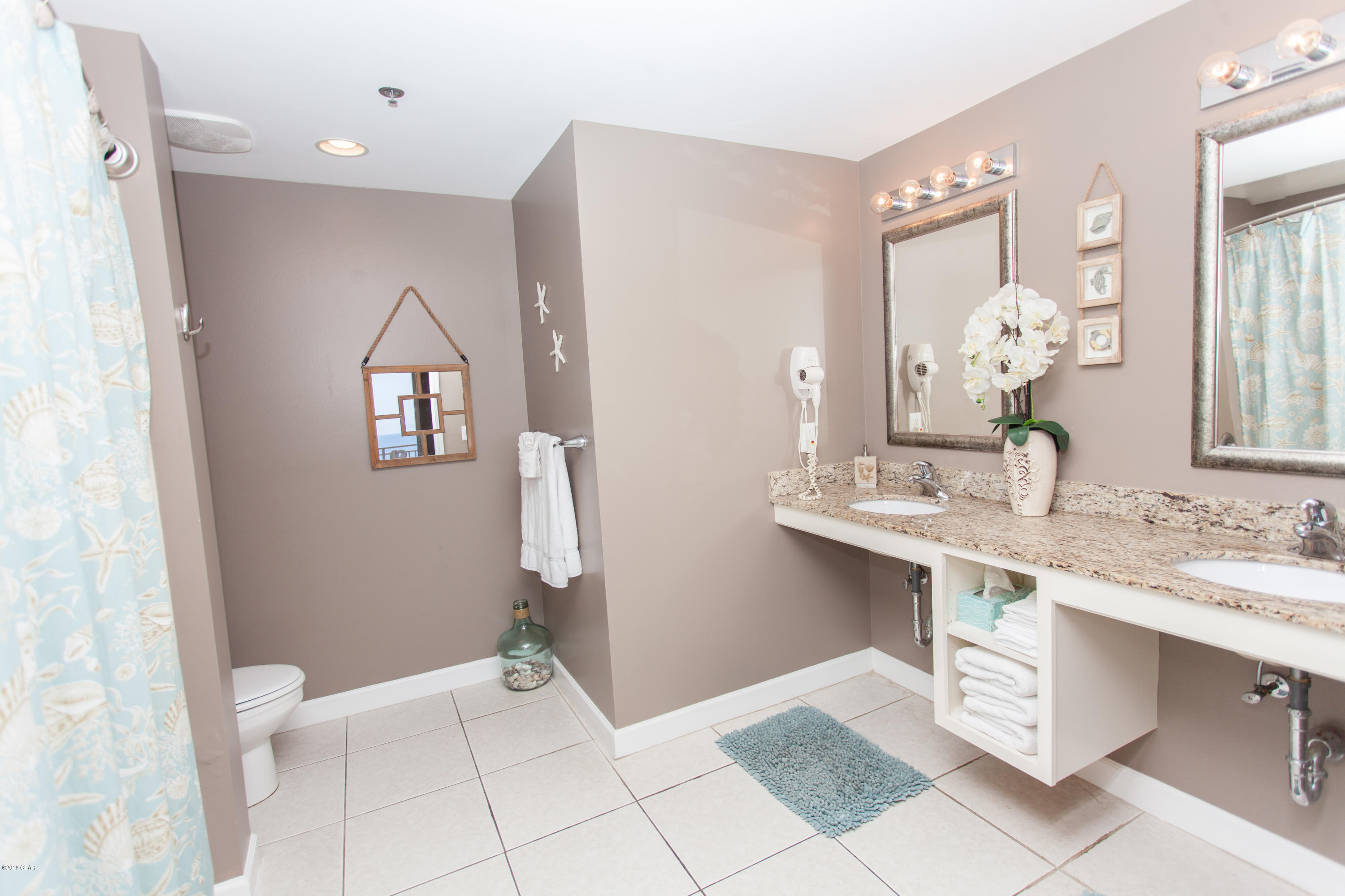 Splash Condo - Residential