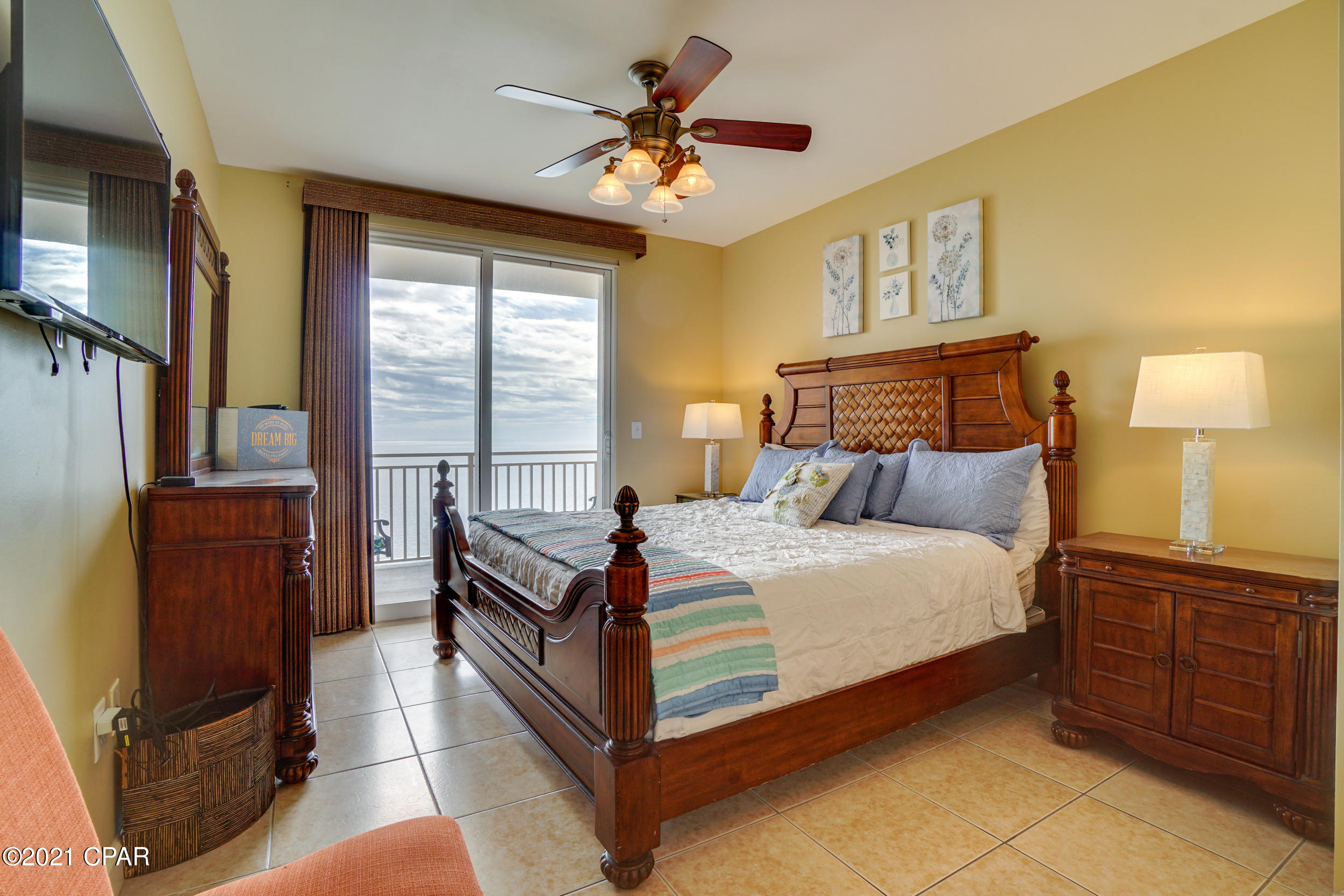 Splash Condo - Residential