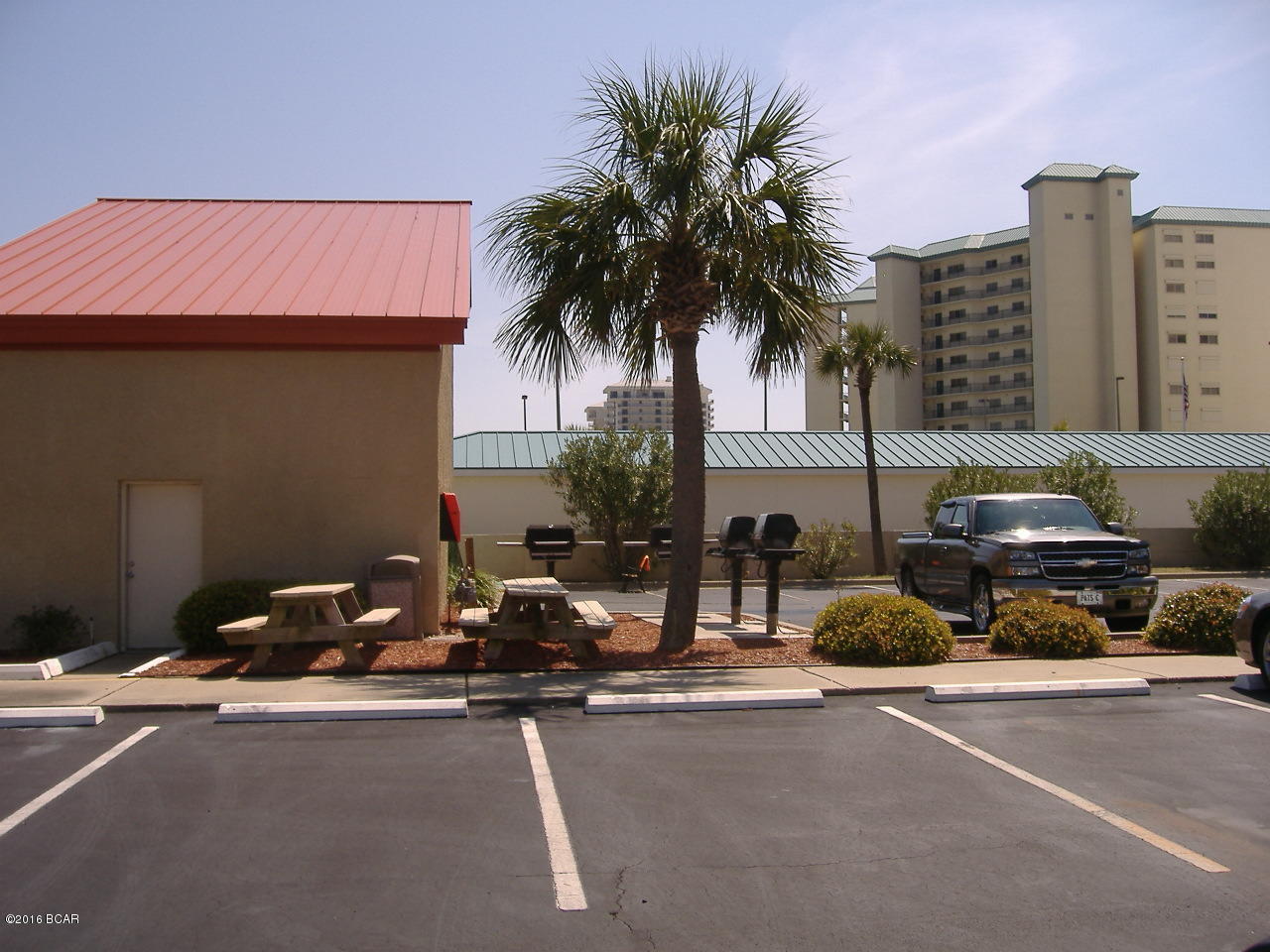 Summerhouse Condo. - Residential