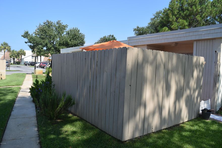 Come bask in the Sunshine on The Worlds Most Beautiful Beaches. This unit is in Horizon South the most family oriented complex in Panama City Beach. Enjoy one of many pools throughout the complex. Or enjoy the tennis court, exercise room or hot tub. Complex on west end of beach. Close to Pier Park and many,many amenities. Come join the fun!!!!!