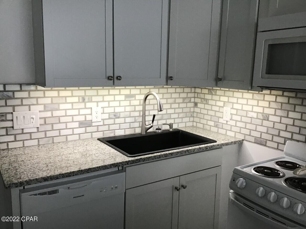 Fontainebleau Terrace - Residential