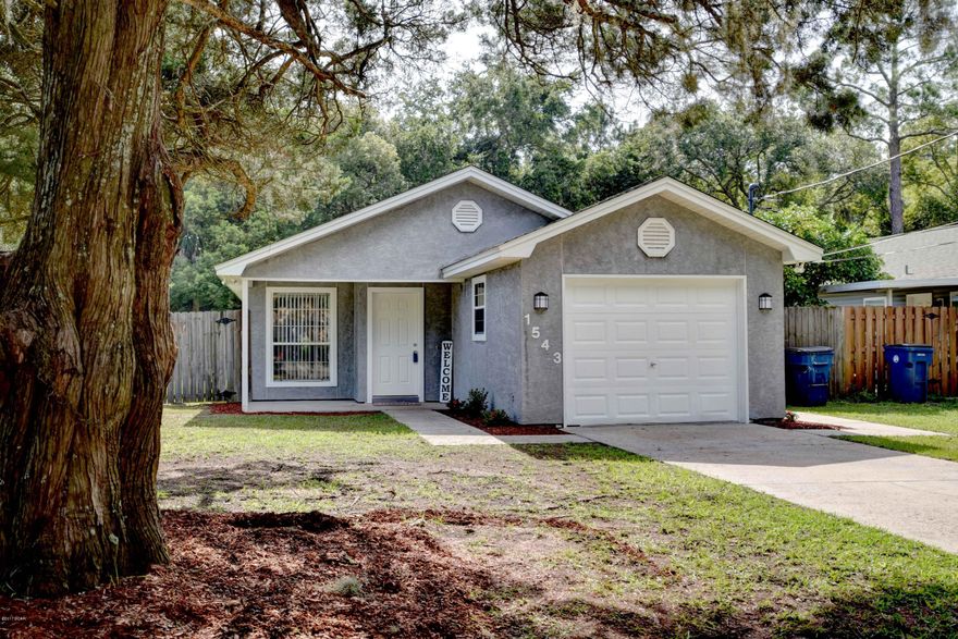 If you were waiting for that perfect first time home for your client, then THIS IS IT !

This is an extremely clean home with great curb appeal, brand new roof, and fenced yard.

Competitively priced, this 3 bedroom 2 bath home is perfect for a growing family.