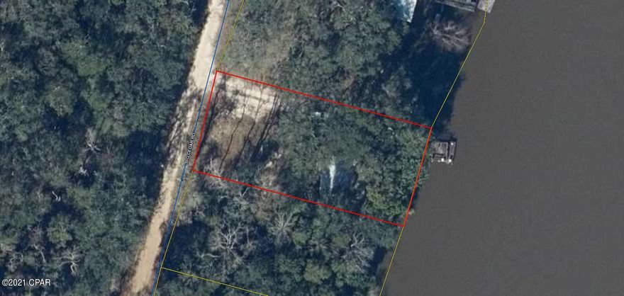 Great country living on the river.  Fantastic  3br/2ba home is perfect for a large family.