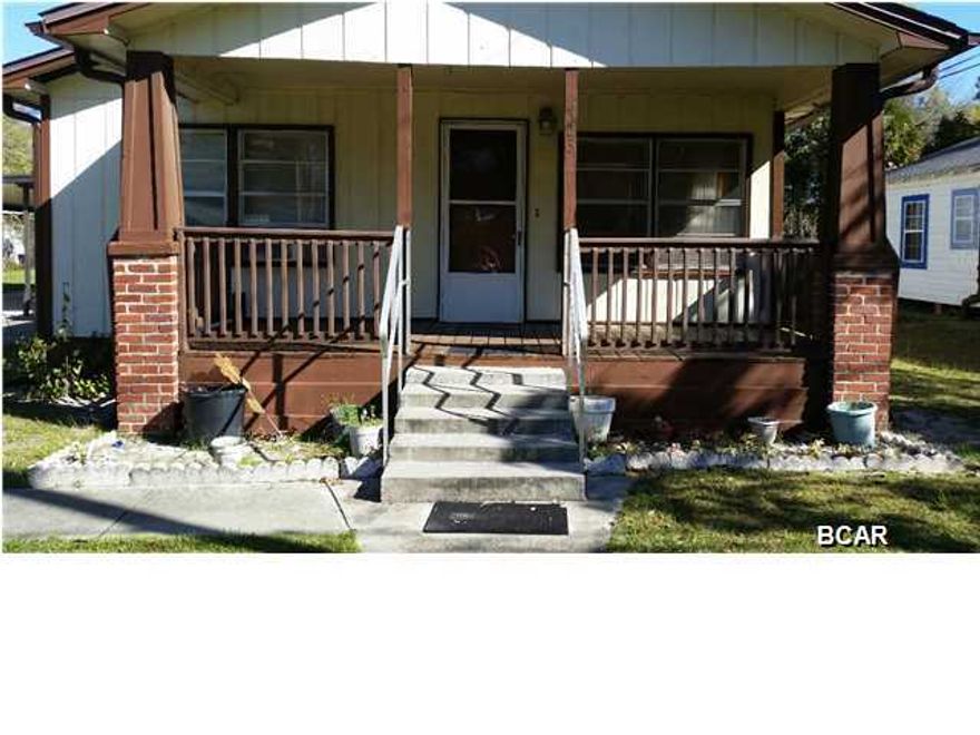 2 BEDROOM, 2 BATH HOME WITH OFFICE. OPEN LIVING ROOM, KITCHEN WITH BREAKFAST BAR, CONVENIENTLY LOCATED TO DOWNTOWN. ***NO PETS!!!***