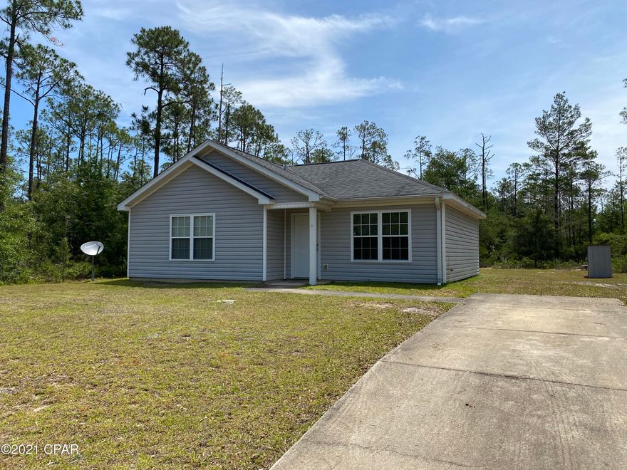 'CURRENTLY UNDER CONTRACT, SELLER ACCEPTING BACKUP OFFERS' 

Don't let the square footage fool you,  Nice  starter or retirement home.  Open floor plan utilizes every square foot.  3 bedrooms, Master bedroom has a walk in closet.  Comes with fridge, dishwasher and electric stove,  Located not far from Hwy 77 on a  quiet street.  This home is about an hour drive to Panama City beach.   Won't last long, schedule your appointment to see it.