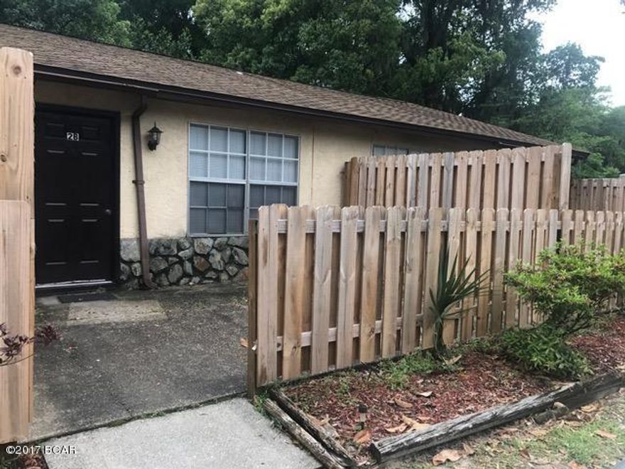 Very Charming apartment located in the heart of the city. Close to shopping, schools, TAFB, dining, and entertainment. Apartment features a patio at the entranace and a small common area.