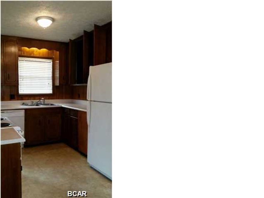 2 BR/1 Bath. Inside laundry with w/d hook-up. Close to Gulf Coast College and FSU and convenient to the beach.