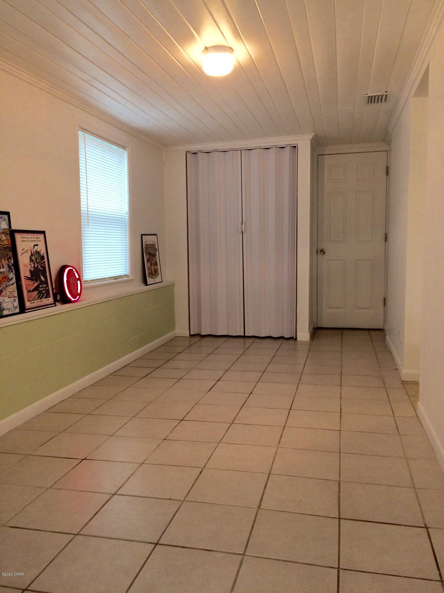 Hutchison's 1st To Bahama Bch - Residential