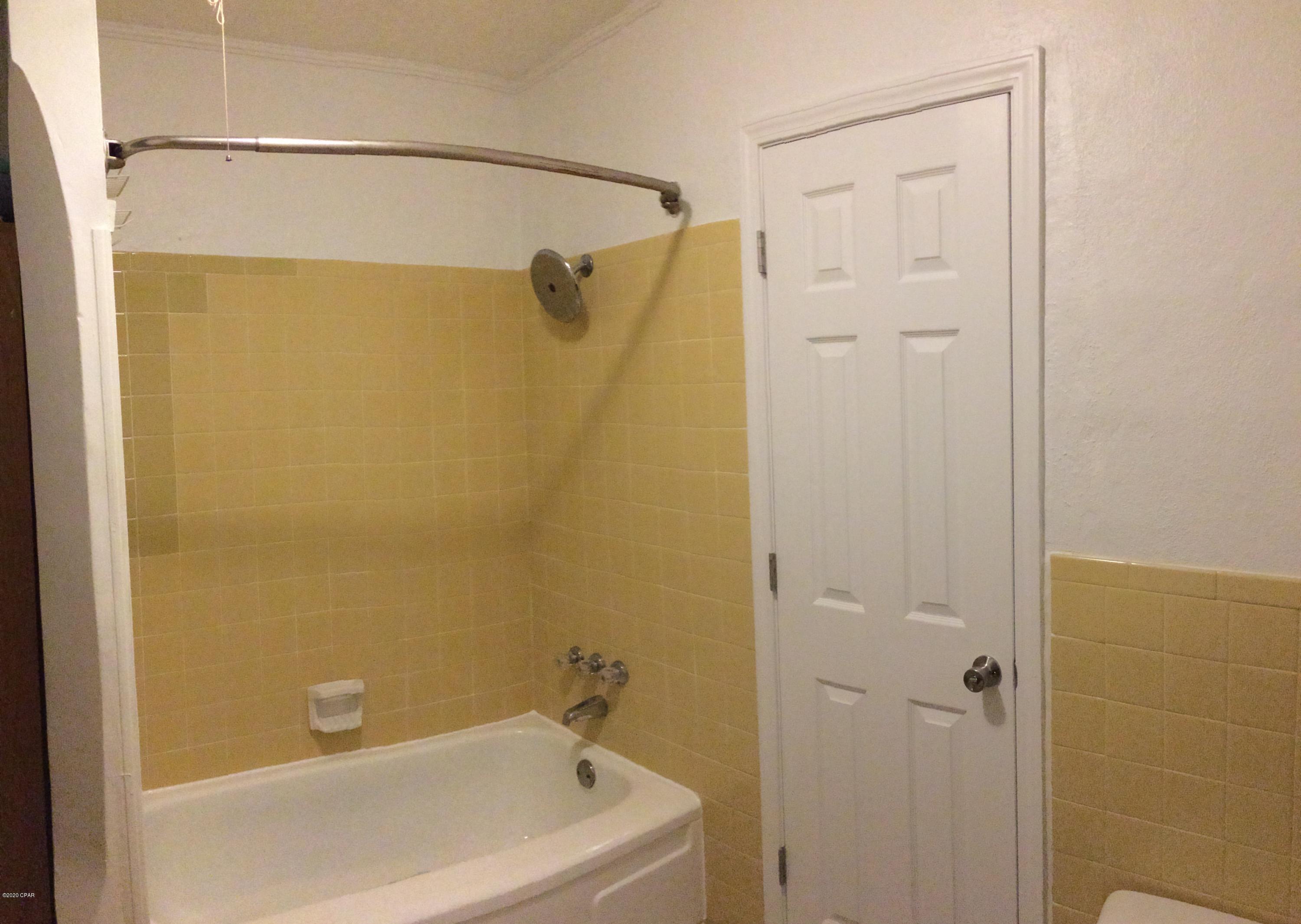 Hutchison's 1st To Bahama Bch - Residential