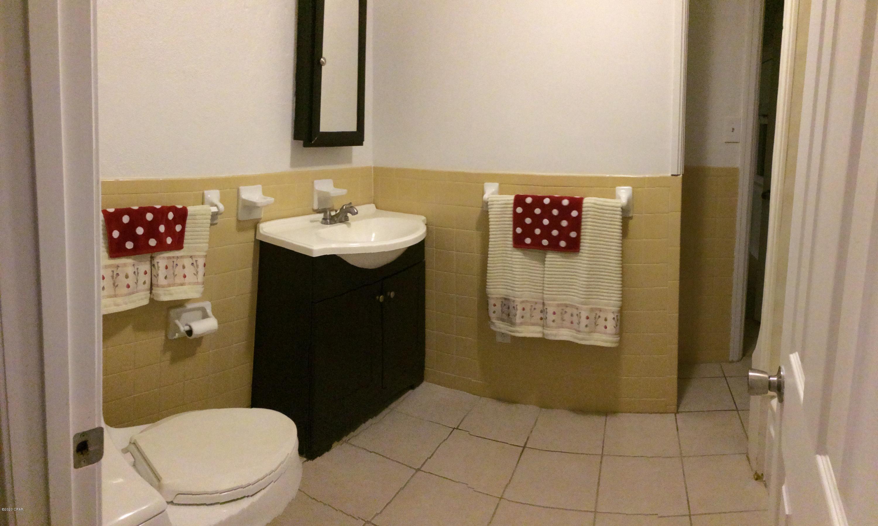 Hutchison's 1st To Bahama Bch - Residential