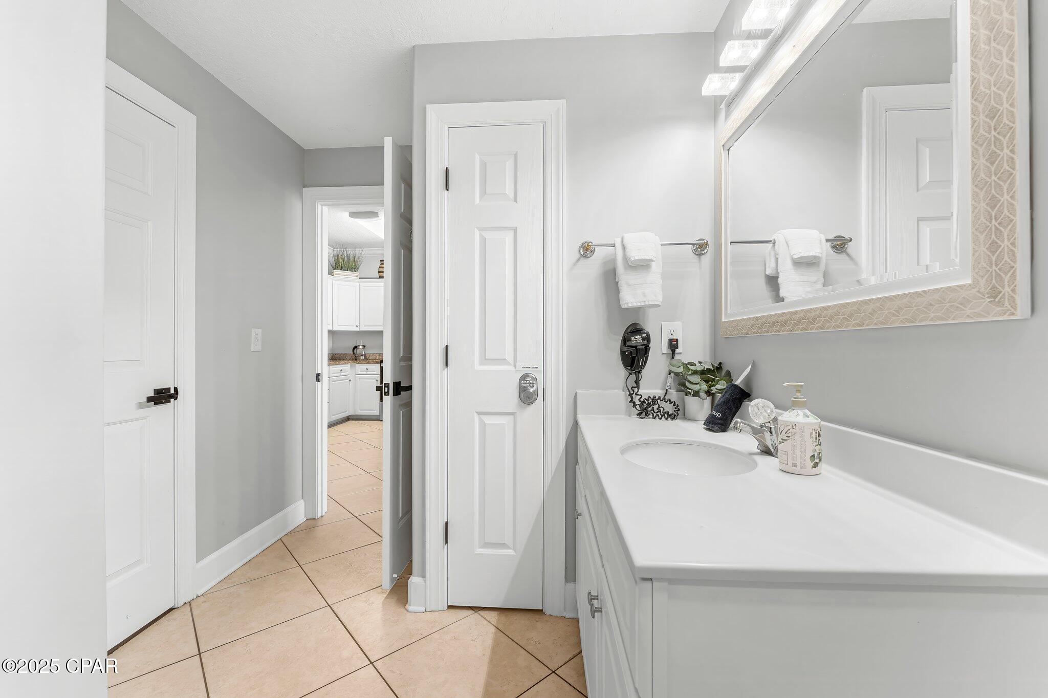 Twin Palms Resort - Residential