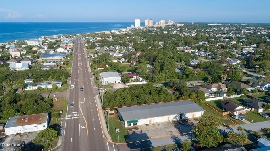 The Hutchinson Blvd property is a 7,500 SF versatile warehouse with 1,100 +/- SF showroom/ office space and 6,400 +/- SF warehouse space. There are two grade-level roll-up doors, concrete parking surface and exterior yard space (50' x 100') on the north side of the building.
