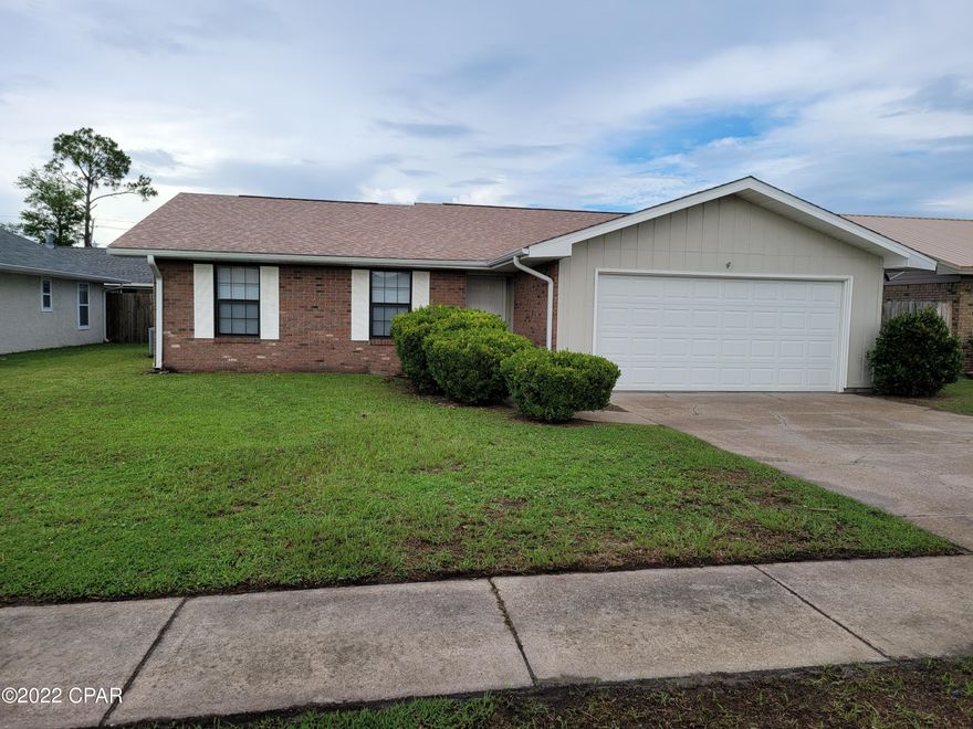 CALLAWAY!  Close to TAFB!

Nice 3-bedroom, 2 bath home with 2 car garage.  This home features a foyer, living room with vaulted ceiling, kitchen with breakfast bar, dining area off kitchen, LVP flooring in common areas and carpet in the bedrooms, laundry room, skylight in main bathroom, open patio with privacy fenced backyard.  ALL ELECTRIC!

NO PETS!

NON-Smokers!