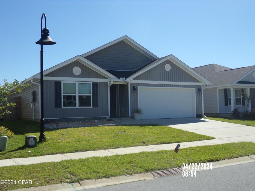 This popular ''Cali'' floorplan offers 4/2, located in the desirable neighborhood of Bridge Harbor. It features an open floor plan wit nickel hardware finishes, vinyl flooring in common areas, carpet in each bedroom and durable laminate countertops. The master bathroom is located on the back of the home and has master bath with a double vanity, separate shower, soaking tub and nice walk in closet. Also, you can enjoy the community pool during the hot summer. All sizes ,measurements are approximate, please verify if important.