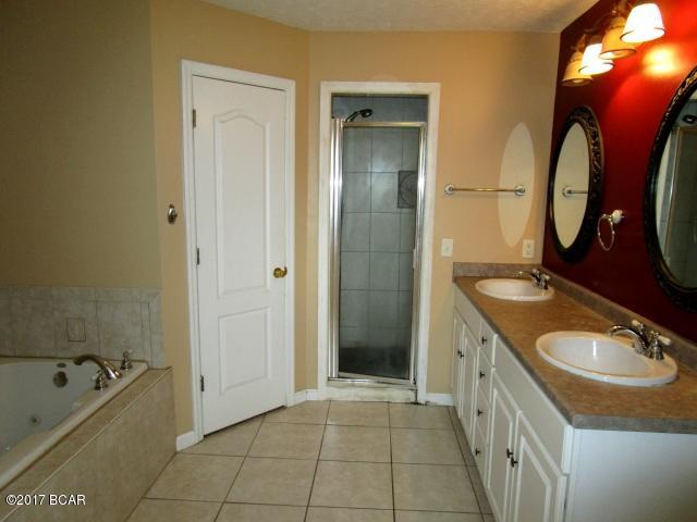 Parkway Manor Est - Residential