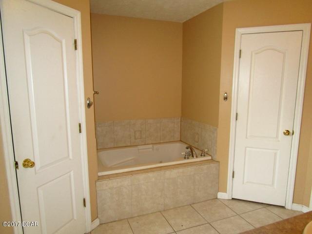 Parkway Manor Est - Residential