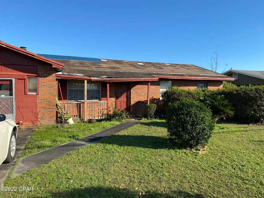 This home is perfect for a flip! The bones and layout are beautiful! the yard is huge! It has a flex room that could become many things!
