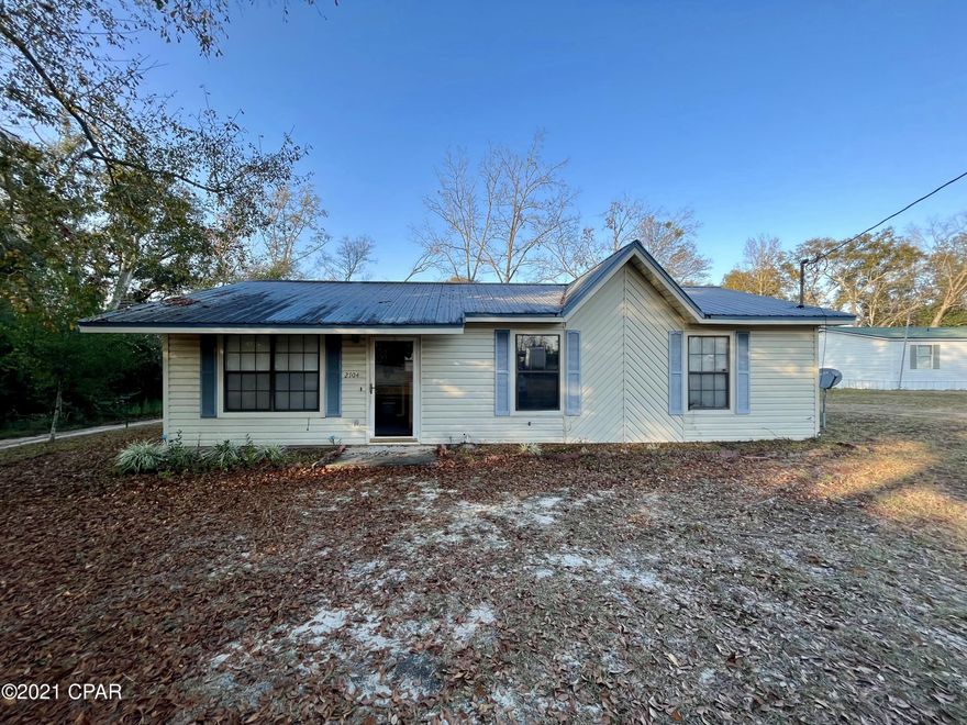 Nice three bedroom home situated in the Cottondale city limits with quick access to Highway 231.  This home is situated on a corner lot and on a paved street.  Kitchen features space for a dining area.  Home has a larger laundry room.