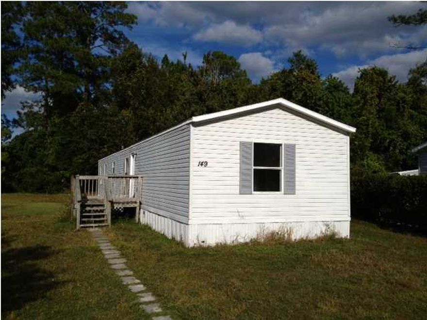 Recently refurbished 3/2 mobile home in the Callaway area. Centrally located and just minutes from TAFB. New wood floors have been installed, new interior paint, and ready to go.