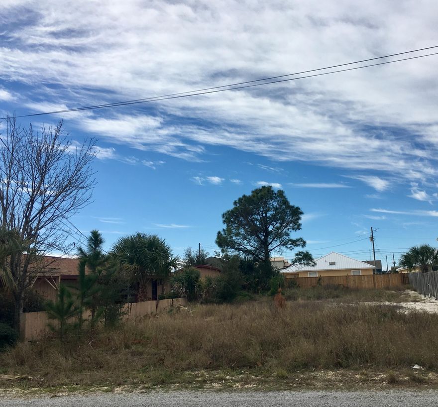 Vacant residential lot in the popular area off North Lagoon / Thomas Drive.