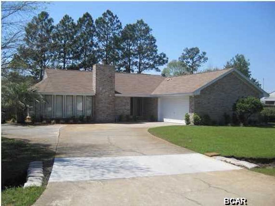 3 bedroom 2 bath home in Mowat Highlands. All property sizes and ages are approximate, please measure and/or verify if important. School assignments are subject to change, please check with Bay County for most accurate information. Deposit is the same as the rent. Pets allowed with owner approval and NON REFUNDABLE pet fee applies per pet. Breed restrictions apply. Available 1st week of October