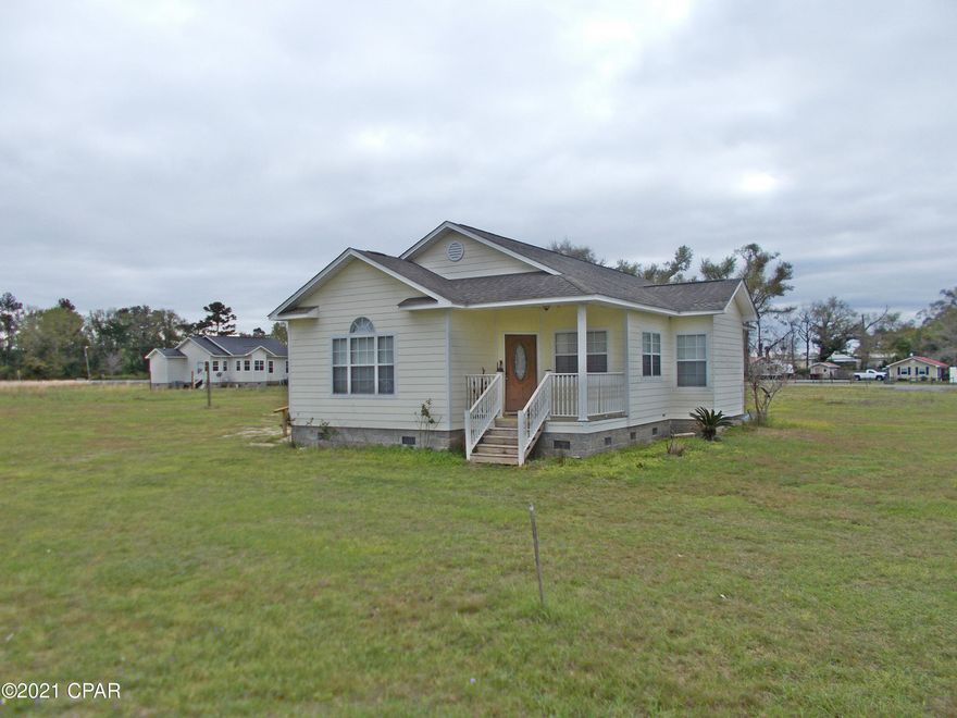 Well kept 3/2 in the city limits of Sneads, this home will qualify for any financing, all appliances and w/d staying with home, kitchen and bathrooms are tile, Large master bedroom and master bath, double vanity with garden tub and walk in shower, nice walk in closet in master bath, storage and carport on the back of home, this is very close to grocery stores and shopping.