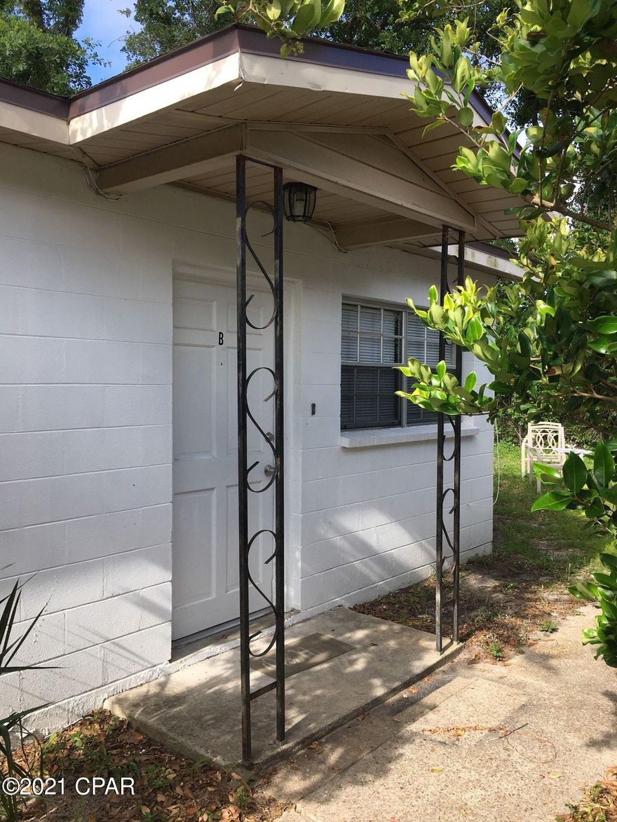 This apartment offers two bedrooms and a full bathroom, perfect for those who value comfort and convenience. The unit is equipped with ceiling fans for those warm Florida days, and a breakfast bar in the kitchen that adds a touch of modern living. The apartment also features a laundry room, adding to the convenience of everyday living. The covered front and rear entry provide a welcoming touch and added protection from the elements!

-----------------------------------------------------------------------------

**SPECIAL: 1/2 OFF 1st Month's Rent!**
-also...
**1/2 OFF Security Deposit for Active-Duty Military!*

*Lawncare Included!*

*NO PETS*

*Owner will consider Section 8*