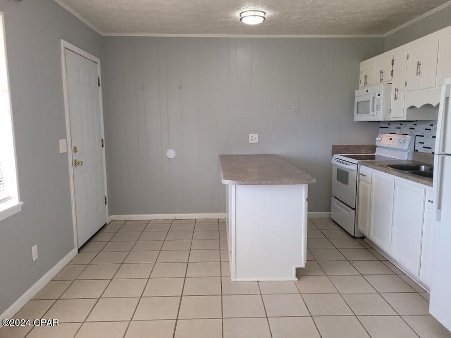 Cozy 1 Bedroom 1 Bath Unit located in central Callaway area! Recently painted and updated for its next renter. No pets. 1 car maximum parking per unit! Reach out today to get a tour of your new home.

Application required before showing.