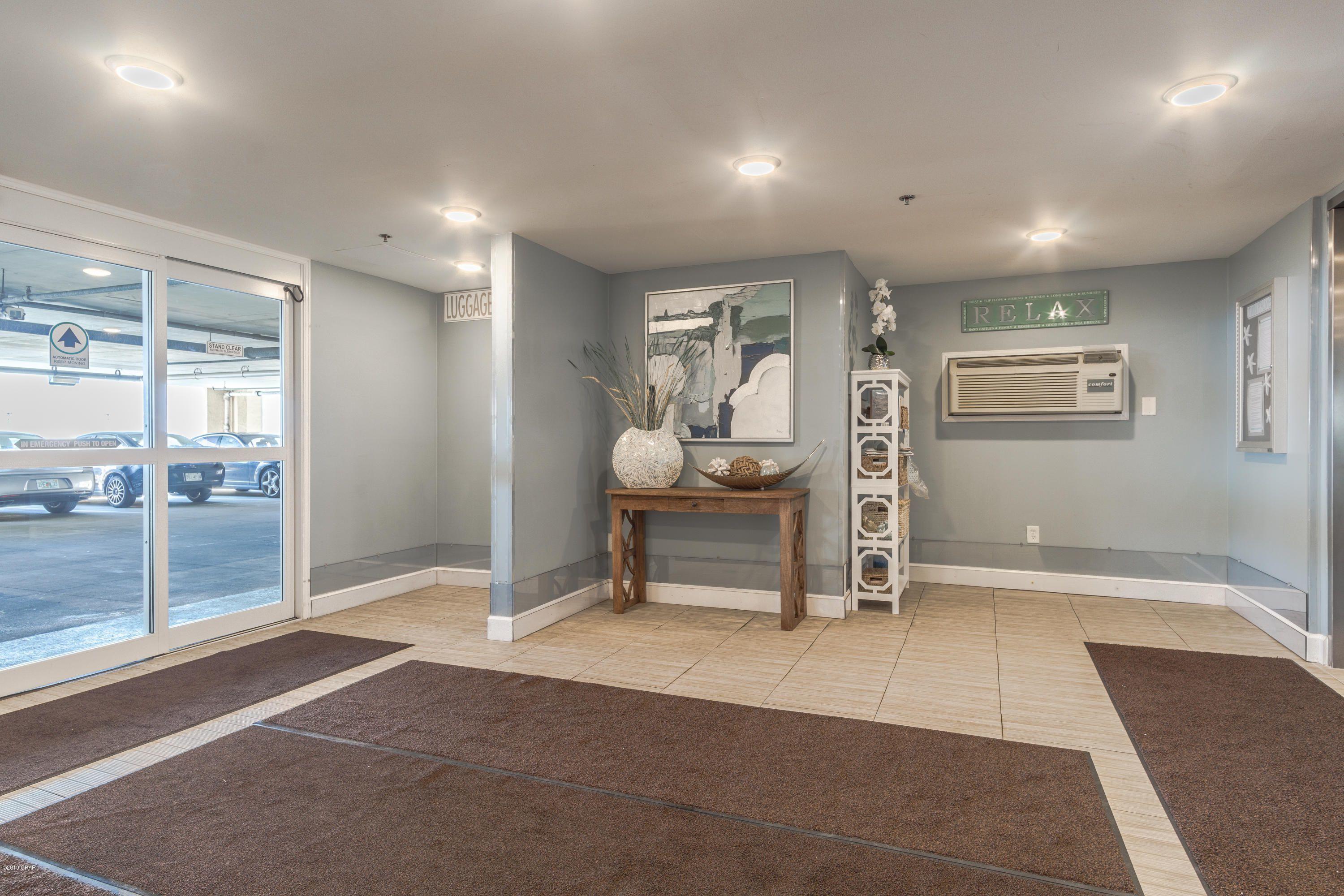 Twin Palms Resort - Residential