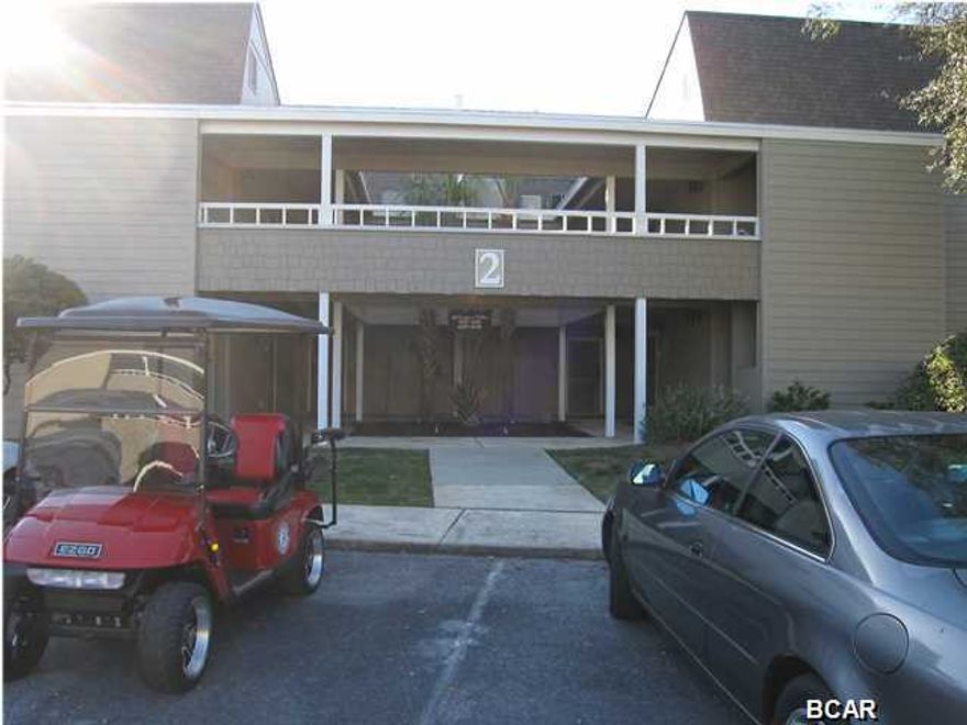 Watch the yachts bobbing in the marina from this water front Harbour Villa. The unit has been recently updated with granite counter tops and laminate floors. Walk to the shops or Baytown, the marina or the golf shops from this centrally located unit. located in Bay Point, a gated community with 24 hour roving security, 2 world class golf courses, clay tennis courts, 3 restaurants, and an on site Wyndham Resort.