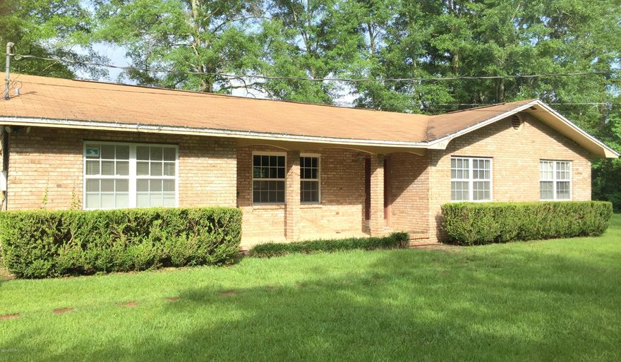 COZY 3 BEDROOM 2 BATH HOME IN TOWN THAT OFFERS OPEN FLOOR PLAN, NEW PAINT, FLOORING AND MUCH MORE. OUTSIDE FEATURES PRIVACY FENCED BACK YARD, LANDSCAPING, AND DETACHED METAL WORKSHOP.