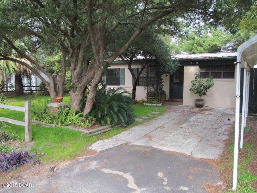 2 bedroom home with extra room for office or 3rd bedroom. Kitchen features Oak cabinets.  Home features wood flooring in living area and large deck for entertaining. Pets negotiable with deposit.