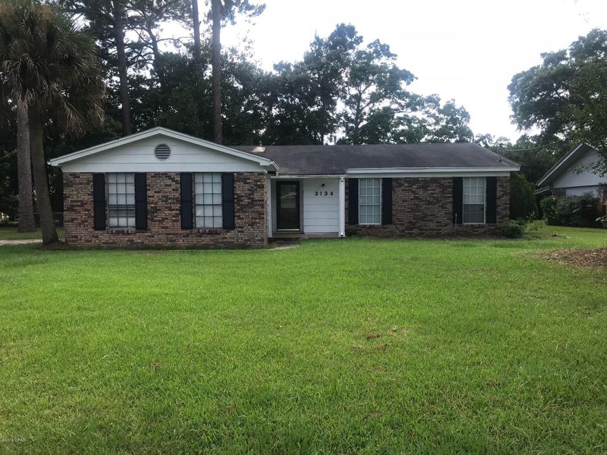 Home located in the King Estates subdivision. This home includes a fireplace, a large family room, a fenced backyard, and a garage. *1/2 off security deposit for active military.



*All pets are part of the application process and subject to the homeowner's approval



All measurements are approximate