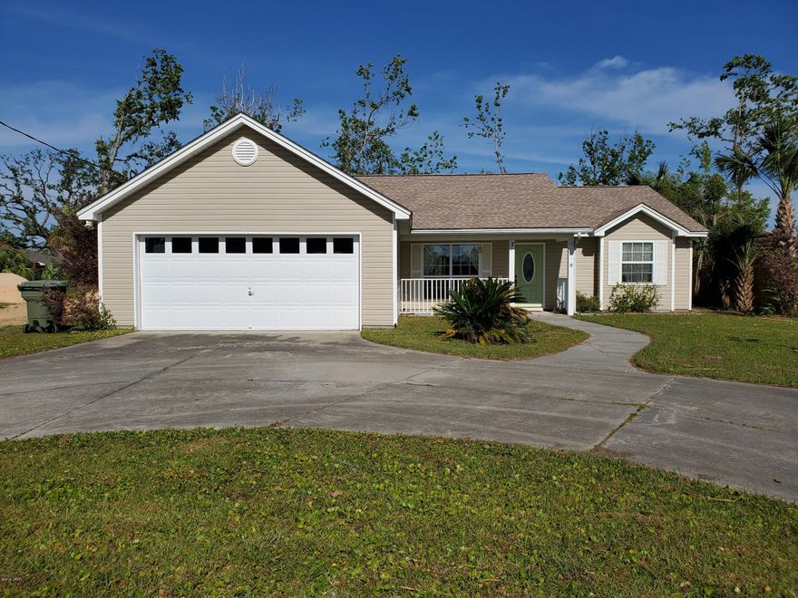 Great 3bd/2ba home in Lynn Haven.  Just blocks from Porter Park and bay access. Pull into the garage or park in the circle driveway. Enter into a spacious living area with a vaulted ceiling and fireplace. This is a split floor plan with a formal dining area and breakfast room. Enjoy bug free summer evenings on the patio that is covered and screened.  This home has a new roof.