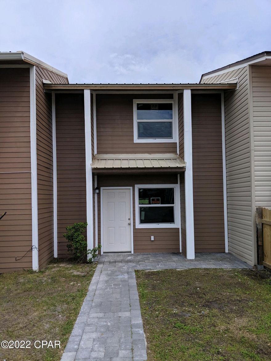 Move in ready perfect for a first time homeowner or a lucrative investment property