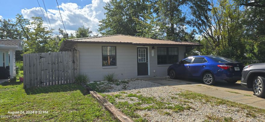 Remodeled home 3 bed 2 bath with spacious rooms, stainless steel appliances, washer & dryer, privacy fenced back yard and centrally located in Panama City.  Pets accepted on approval with refundable pet deposit and 25.00 pet fee.
Ready to move in 9/16/2024