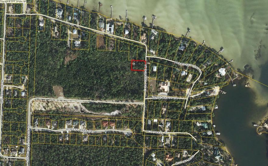 Great lot to build your dream home or vacation home on.  Convenient location close to shopping and restaurants.