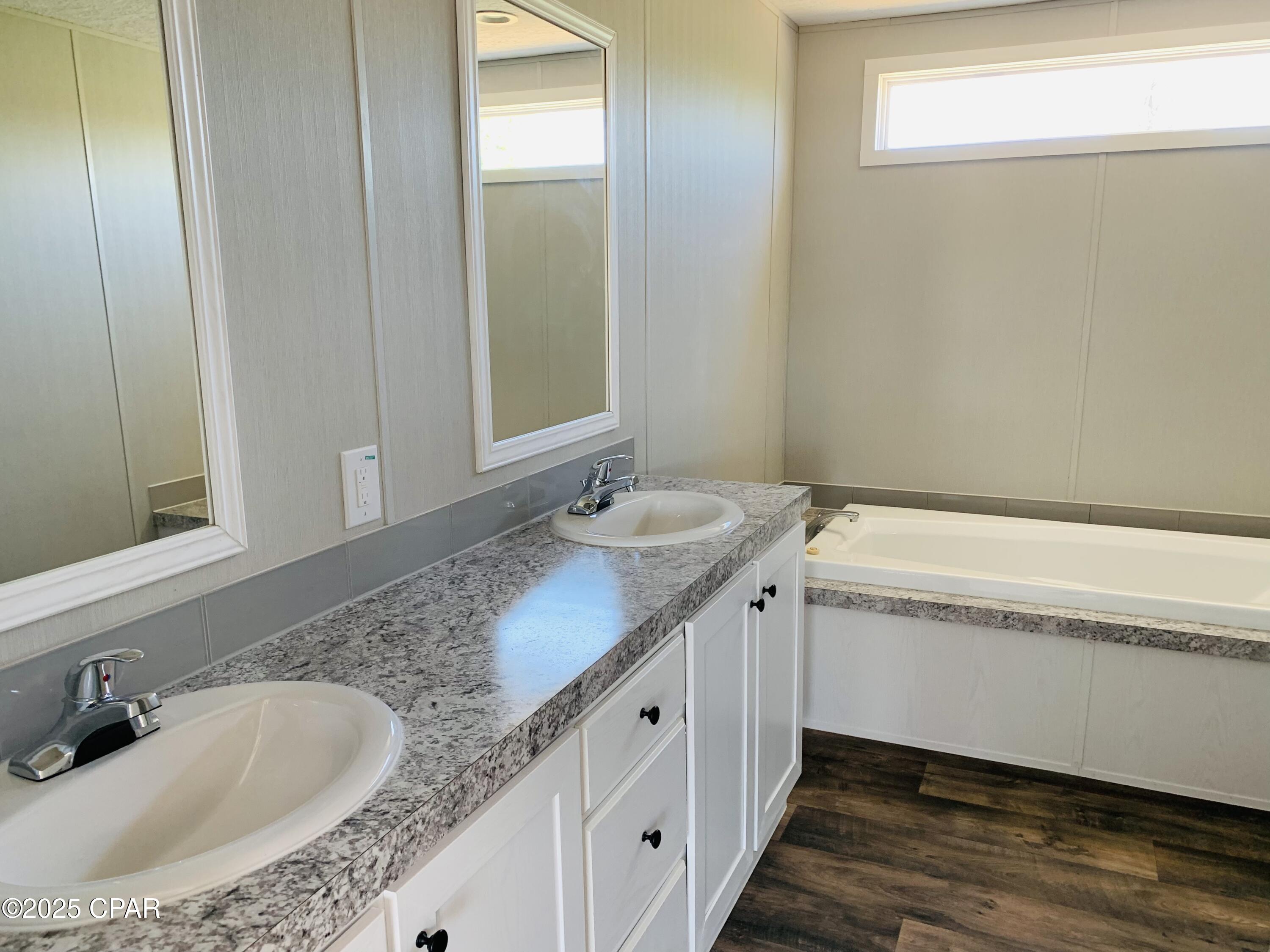 [No Recorded Subdiv] - Commercial Sale