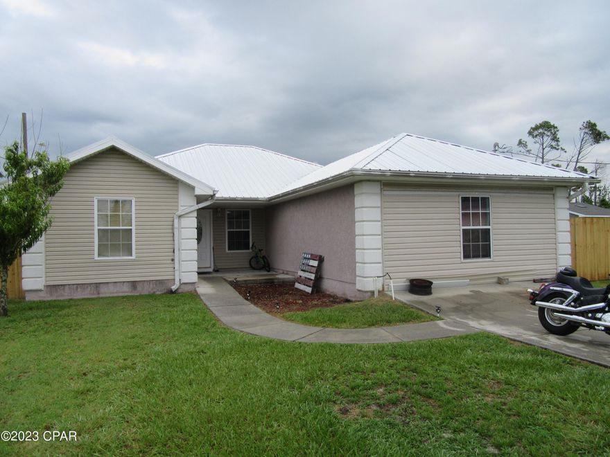 Beautiful 3 bedroom 2 bath and a very large bonus room to be for used just about any purpose. Well-maintained home located in the much desired comminity of Callaway. Features include but not limited to a large kitchen, SS appliances, new cabinets, and a large breakfast bar. Open floor plan in the living area, upgraded fixtures, wood plank flooring, with tray ceilings. Home is convenient to Tyndall Air Force Base, Worlds most Beautiful Beaches, schools, shopping and dining. Schools & Measurements All property sizes and ages are approximate, please measure and/or verify if important. School assignments are subject to change, please check with Bay County for most accurate information. Deposit is the same as one month's rent. Pets allowed with owner approval and a $300.00 NON-REFUNDABLE pet fee applies per pet. Breed restrictions apply.