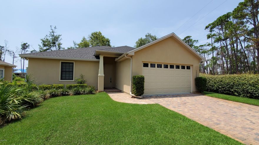 A great starter home with 3 bedrooms, two baths,  family room,  kitchen with breakfast, dining/breakfast, large laundry and a two car garage.  This house has a new roof, paint and carpet and a FANTASTIC fenced in back yard that is great for entertaining, pets and GREAT privacy.  Located in a fabulous neighborhood, this immaculate home is ready immediate occupancy.  1521 sq. ft.  Measure to be exact.