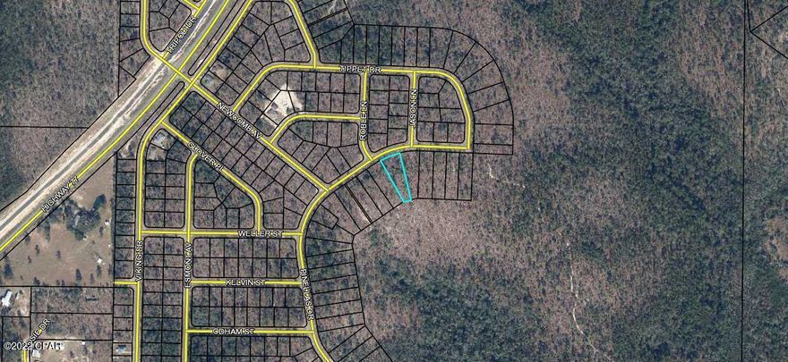 This property is located in the up-and-coming subdivision of Sunny Hills. This subdivision has its own golf course, swim park and recreational park (see photos). It is less than a hour from Panama City Beach and it is nearby numerous other lakes. Enjoy the country feel while not being far from the city. It is also less than a mile from a Dollar General store.