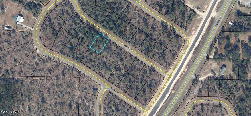 Great lot in Sunny Hills to build your new home on. This deed restricted community is located 25 miles north of Panama City and 18 miles south of Chipley. The community features a popular 18 hole public golf course and many fine fishing lakes. Great opportunity to invest in the future of the Florida Panhandle. Buyer to pay Title Insurance, Closing fee, and Doc Stamps on the Deed.