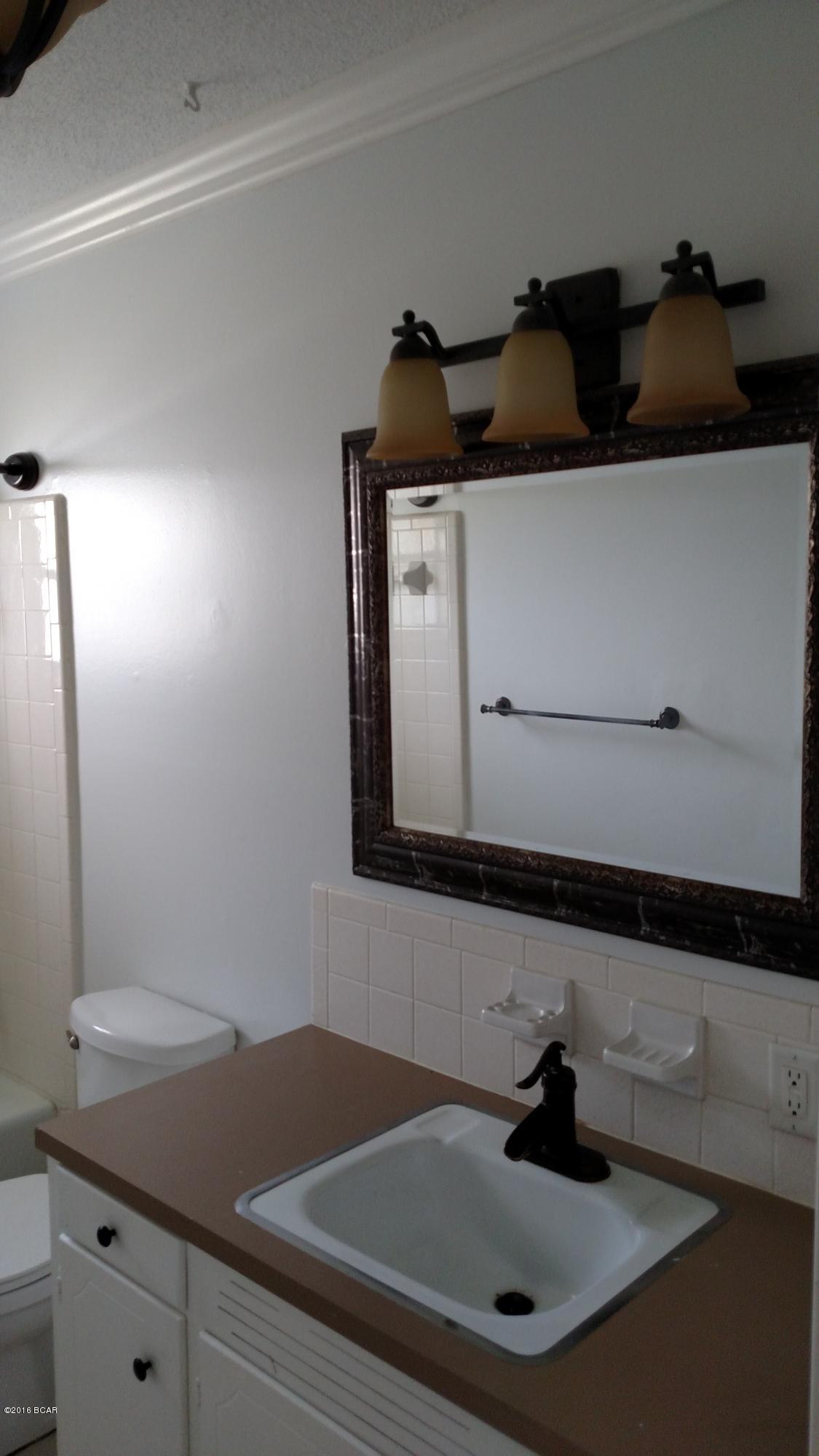 Bay Park Manor Revised C&I - Residential Lease