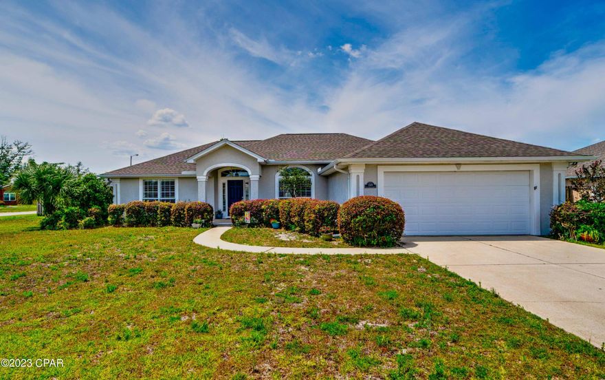 Back on Market! Buyer Financing fell through. Great opportunity for YOU!  As of July THE  only home listed in  sought after Mowat Highlands. Beautiful 3 bedroom, 2 bath home situated on large corner lot in  Mowat Highlands. Central to shopping, parks,  restaurants, and great schools. Pride of ownership is displayed in every room with many upgrades. Home has a wonderful open floor plan, which includes a stunning fireplace, columns, and dining area. Kitchen has ample counter and cabinet space opening into a cozy eating nook. Large master ensuite, jacuzzi tub with separate shower, walk-in closet. New plantation shutters throughout, new flooring in entry way, laundry room, bathroom and kitchen. New kitchen cabinets and hardware with soft close drawers. KitchenAid stainless appliances, quartz kitchen countertops, new recessed lighting/fans, engineered hardwood floors, and new carpet.  Interior of home recently repainted, new backsplash, new bathroom vanities, quartz countertops, and so much more. Exterior repainted with elastomeric paint, new fence, with a large backyard (big enough for a pool). Call for your showing, this home won't last long!