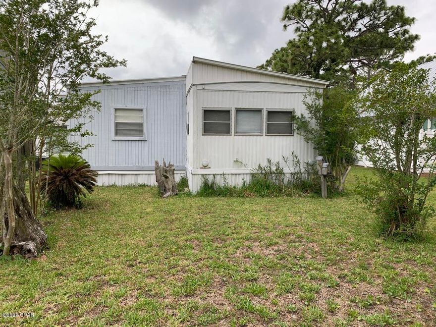 Charming Mobile home with a beautiful wooded lot